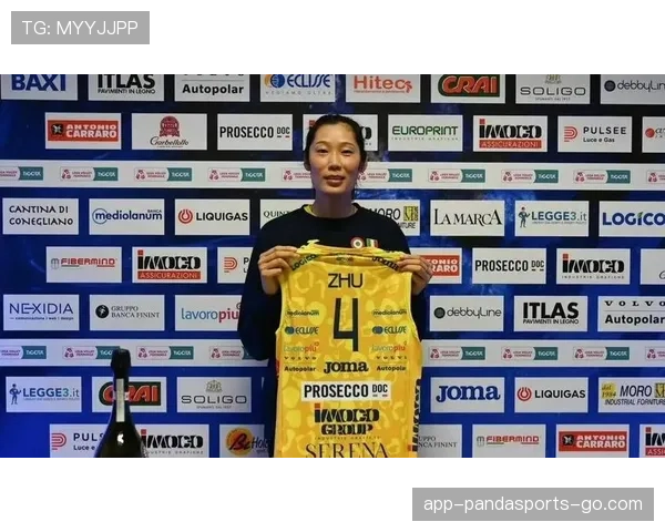 朱婷的朋友圈都得是钻石吧，日常逛街估计比我今年工资还贵？