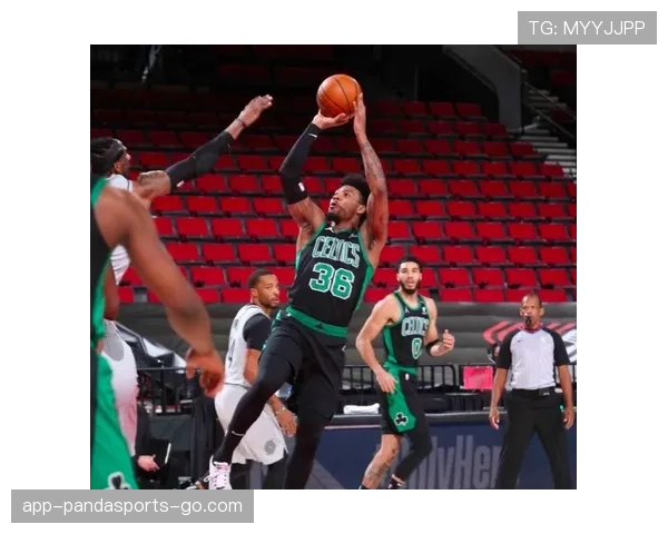 沃克在挡拆突破中打出高效得分，明显提升球队关键回合表现