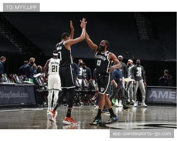 扬尼斯篮下单打重塑得分结构胜过上季