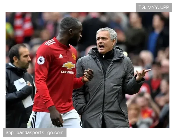 曼联快撑不住了：豪门光环褪去，问题彻底藏不住