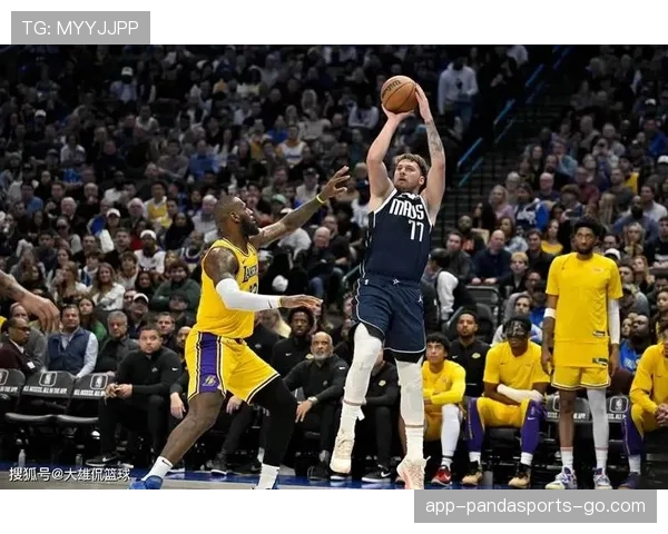 戴维斯内线防守提升湖人篮板率拉开季后赛优势