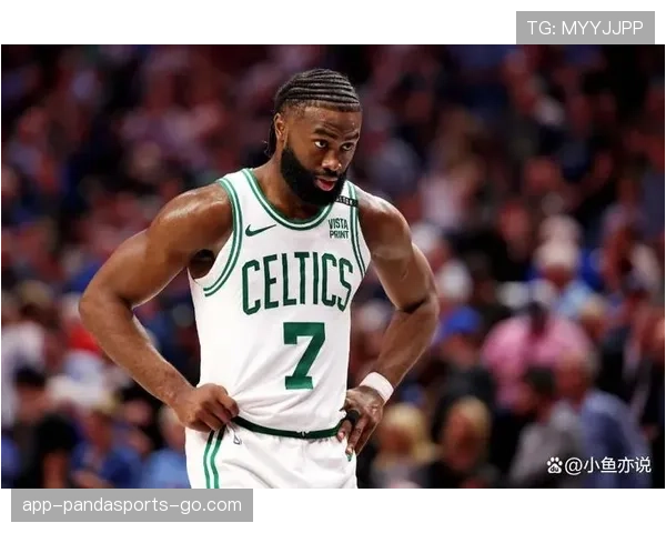 杰伦·布朗无球跑动效率提升，拉开进攻空间改变绿军战术格局