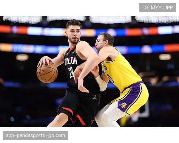 申京挡拆拉开对位内线，较上季助攻低位效率双升