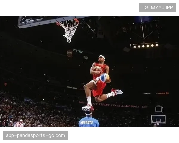 约什·史密斯挡拆突破提速提升效率 明显拉开进攻空间